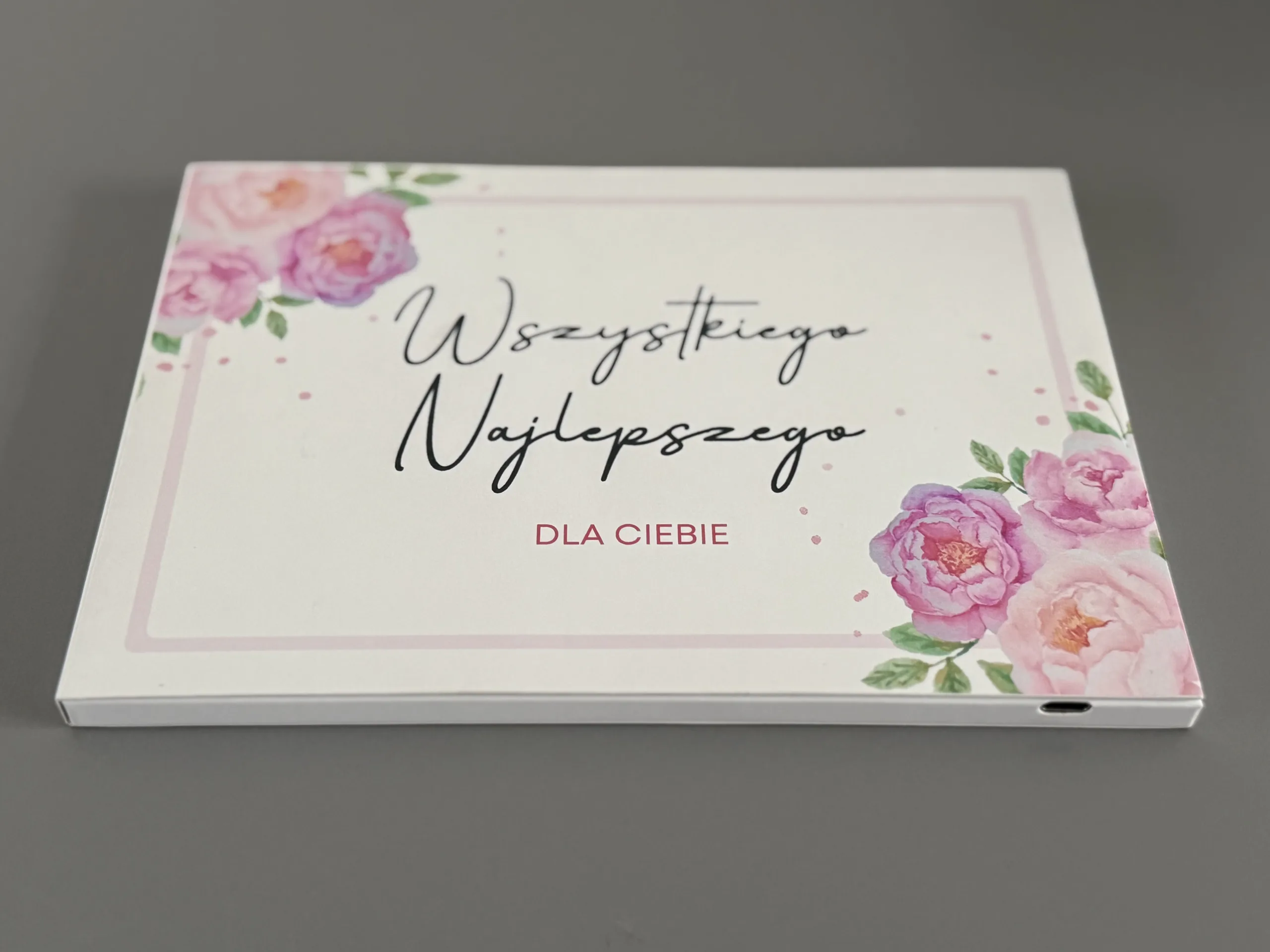 Video album "Wszystkiego najlepszego" na urodziny dla niej z ekranem 7 cali HD