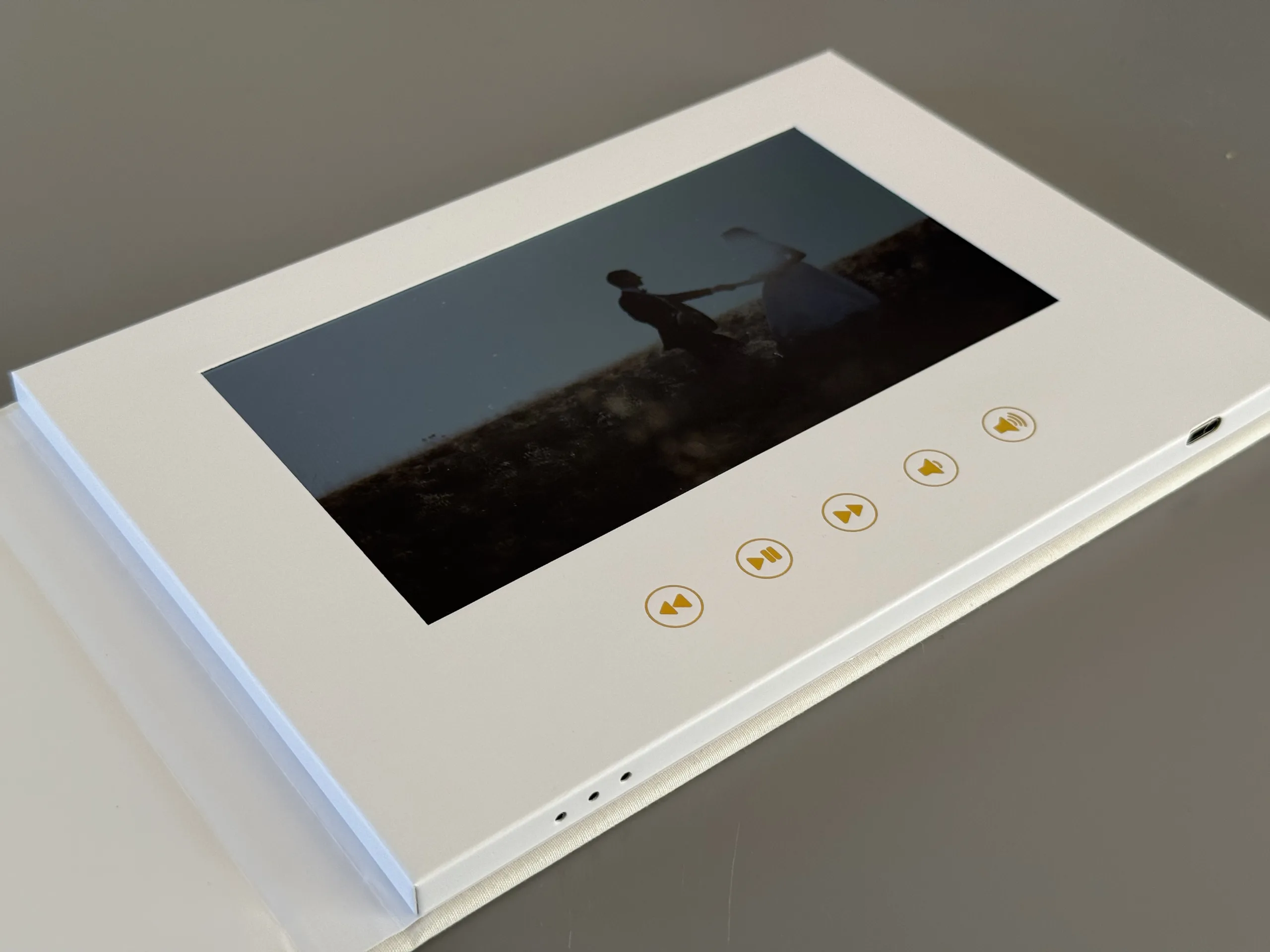 Video album nasz ślub premium z ekranem 7 cali HD oraz przyciskami sterującymi